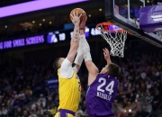 ac米兰体育官网-爵士顺利击败快船，迎来联盟新纪录