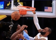 米兰体育官网-独行侠大胜灰熊，哈奇森21分