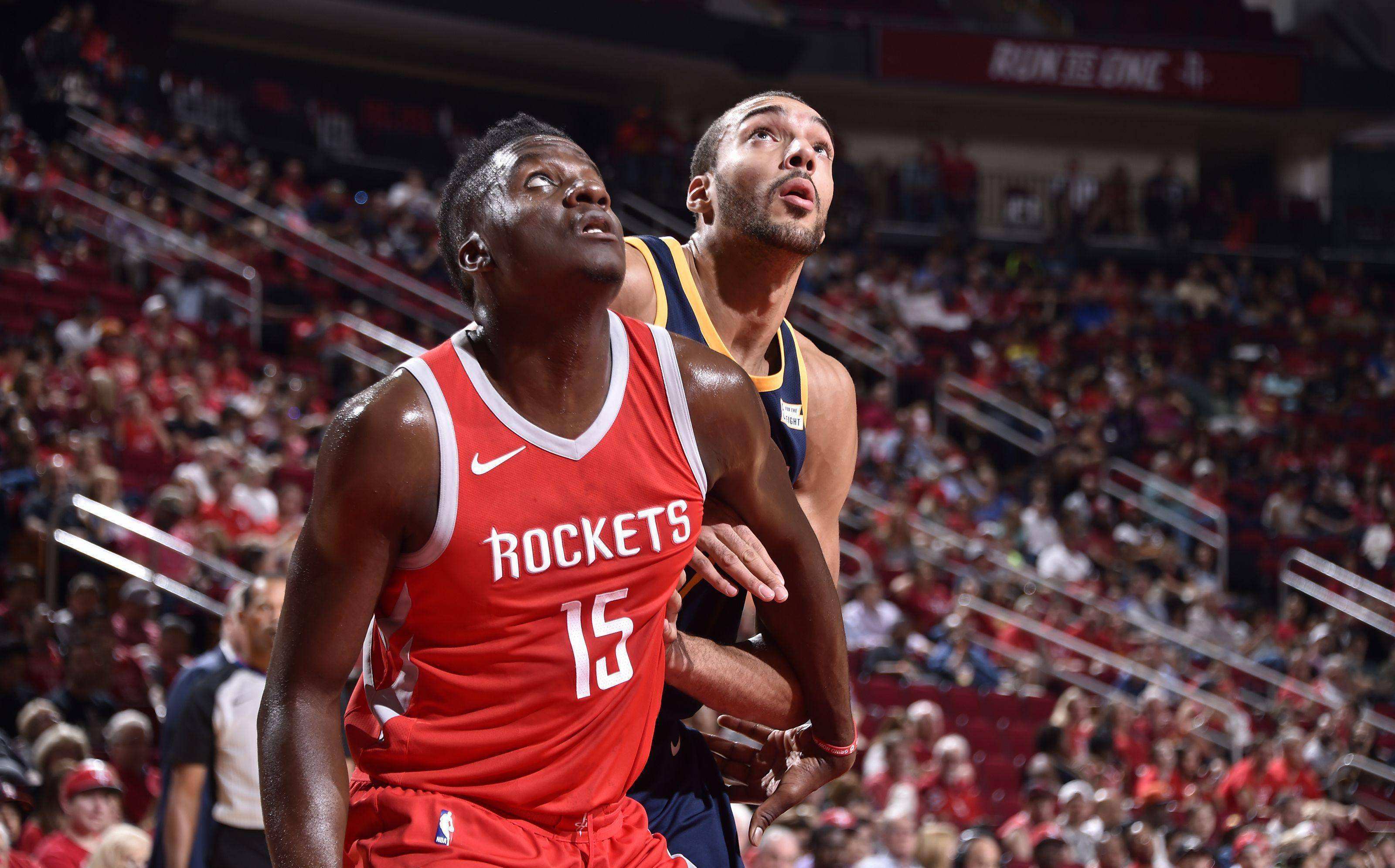 卡佩拉与哈登携手帮助火箭战胜对手 卡佩拉与哈登携手帮助火箭战胜对手