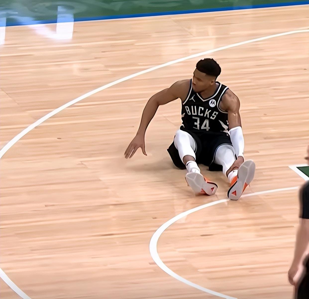 雄鹿队主场再胜,全力冲刺季后赛 雄鹿队主场再胜,全力冲刺季后赛