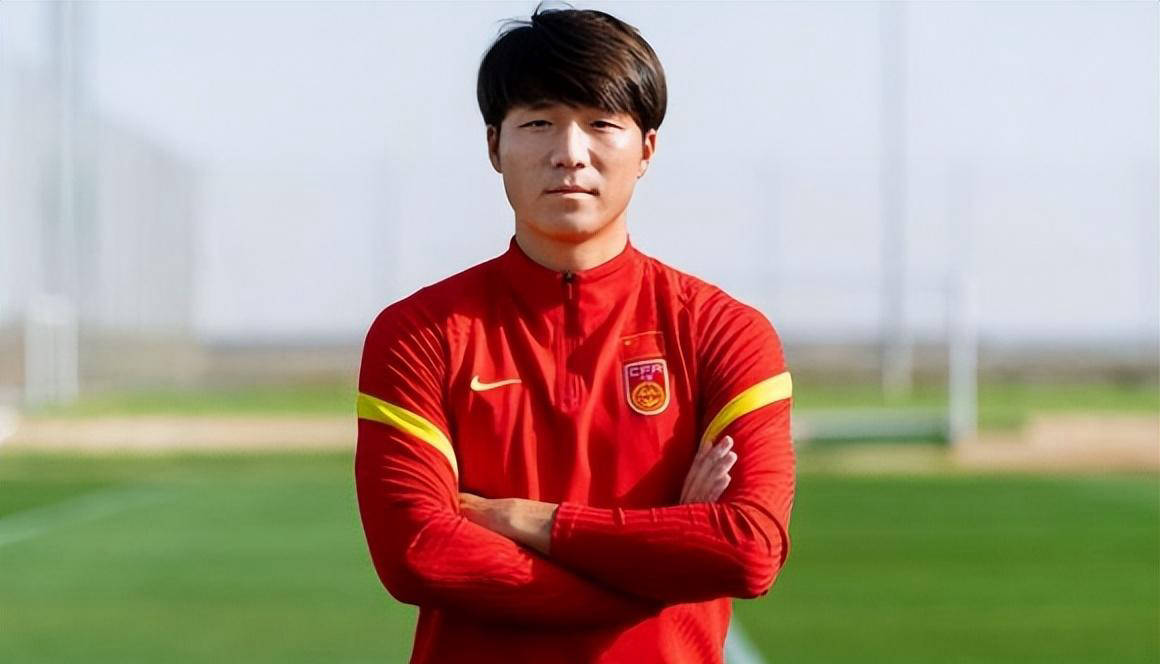 上海上港与鲁能将在赛场上一决高下 上海上港与鲁能将在赛场上一决高下