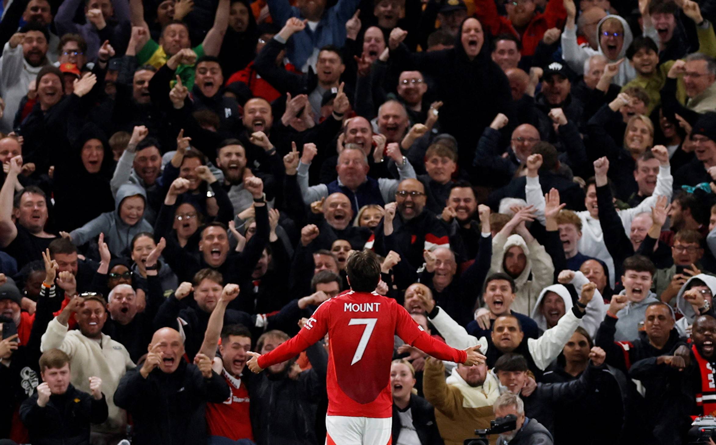 沸腾的足球舞台，欧洲球队备战如火如荼