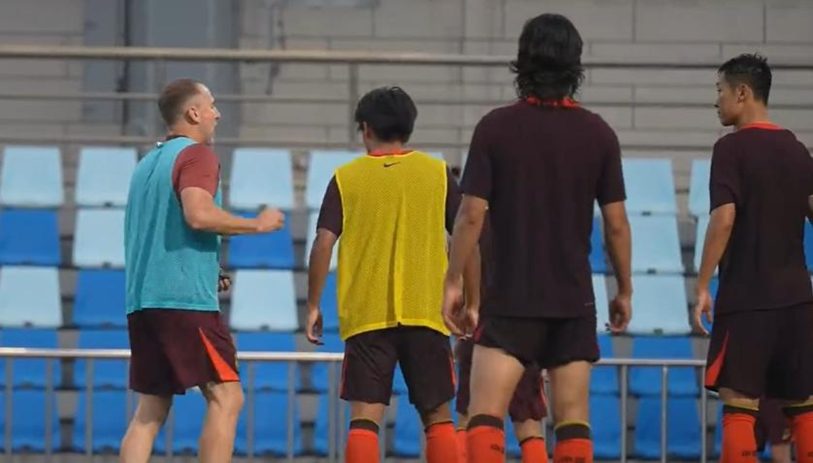 教练组改变战术，带领球队创造奇迹