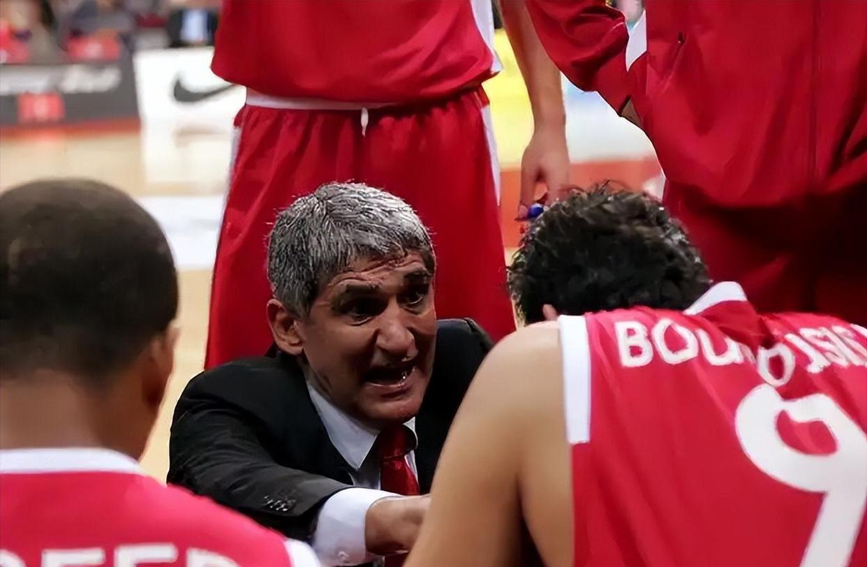 重庆男篮遭遇团队危机,教练组积极应对的简单介绍 重庆男篮遭遇团队危机,教练组积极应对的简单介绍