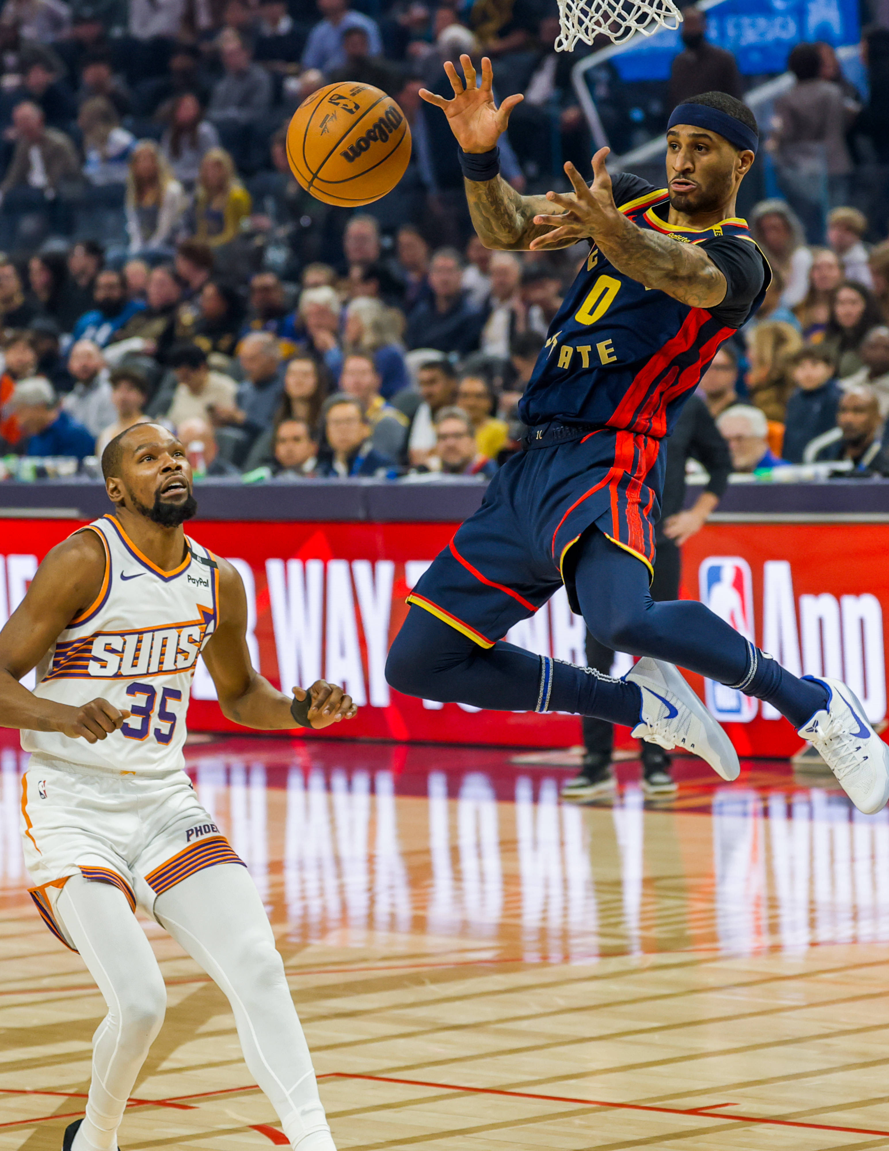 NBA休赛日球员们赴慈善活动的简单介绍 NBA休赛日球员们赴慈善活动的简单介绍