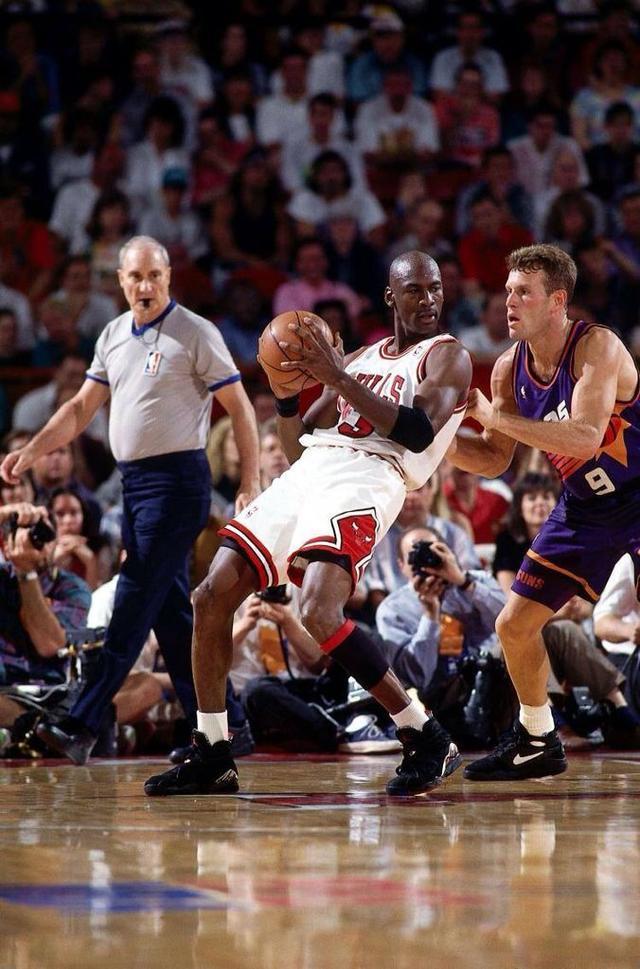 公牛阵容整体成熟，坚守主场