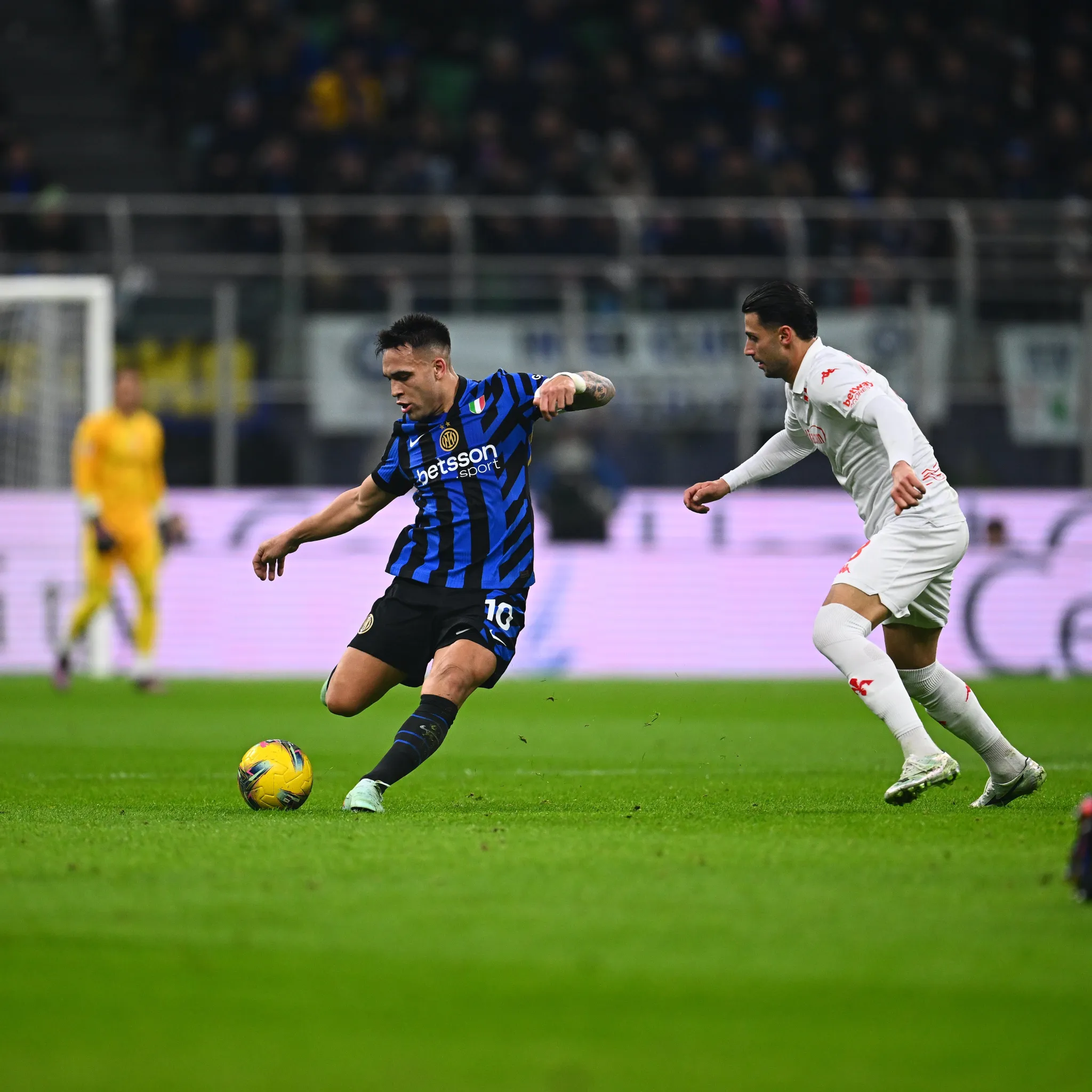 关于佛罗伦萨主场胜利，留在中游位置的信息