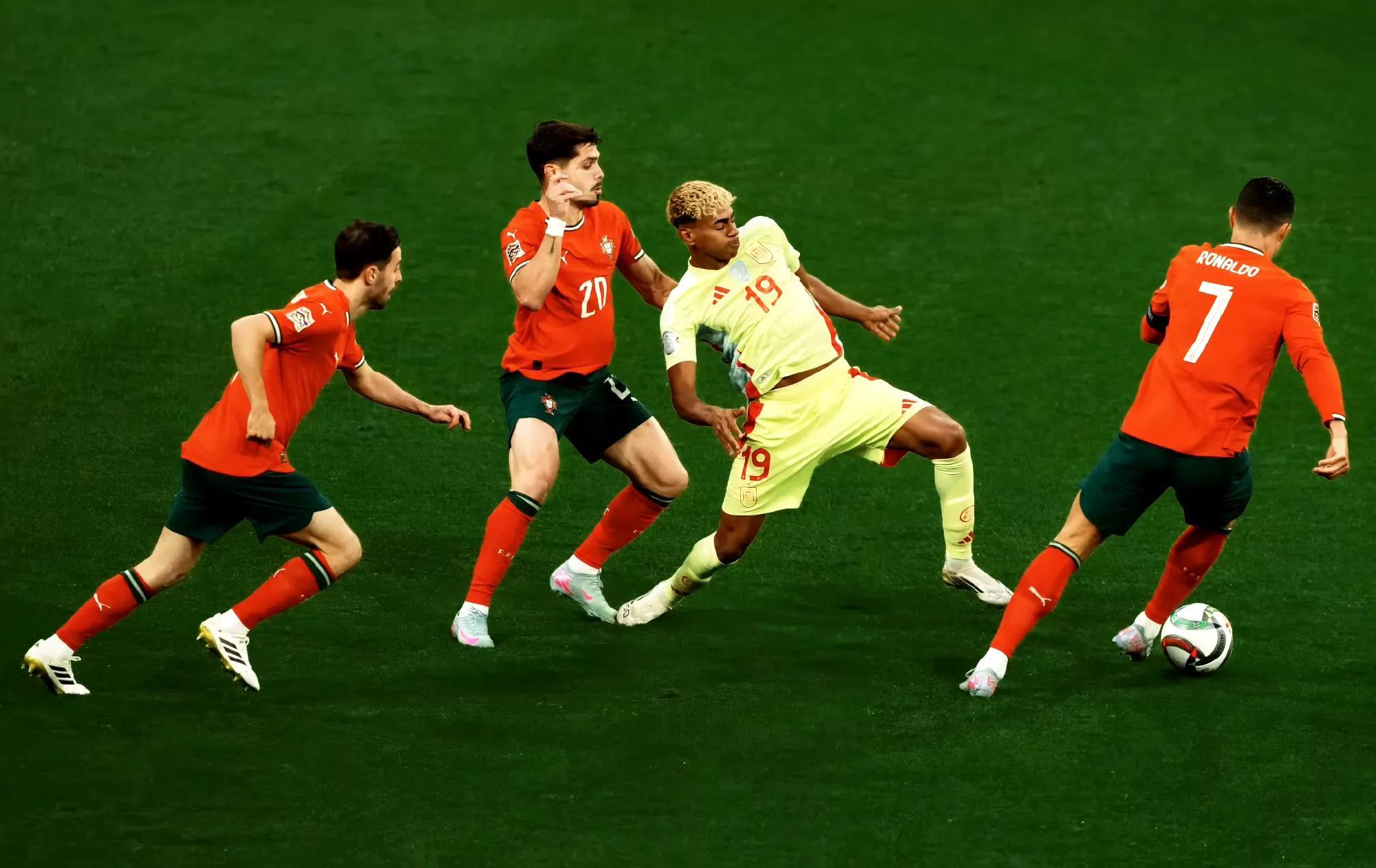 包含葡萄牙战胜西班牙,实现晋级前进的词条 包含葡萄牙战胜西班牙,实现晋级前进的词条