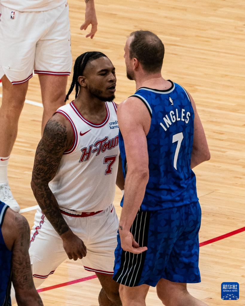 火箭客场搏杀不敌魔术,连遭三连败 火箭客场搏杀不敌魔术,连遭三连败