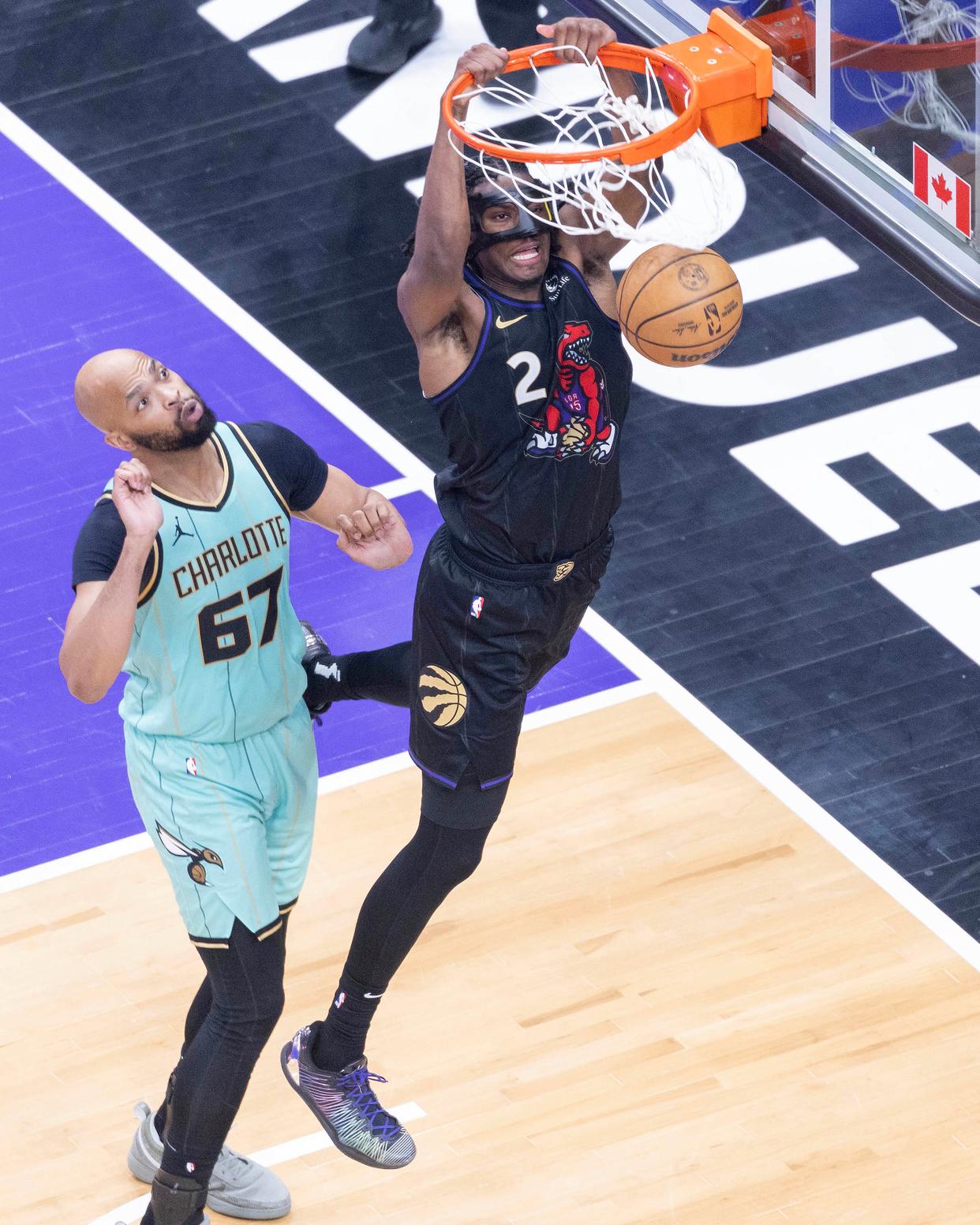 猛龙继续领先，主场大胜骑士