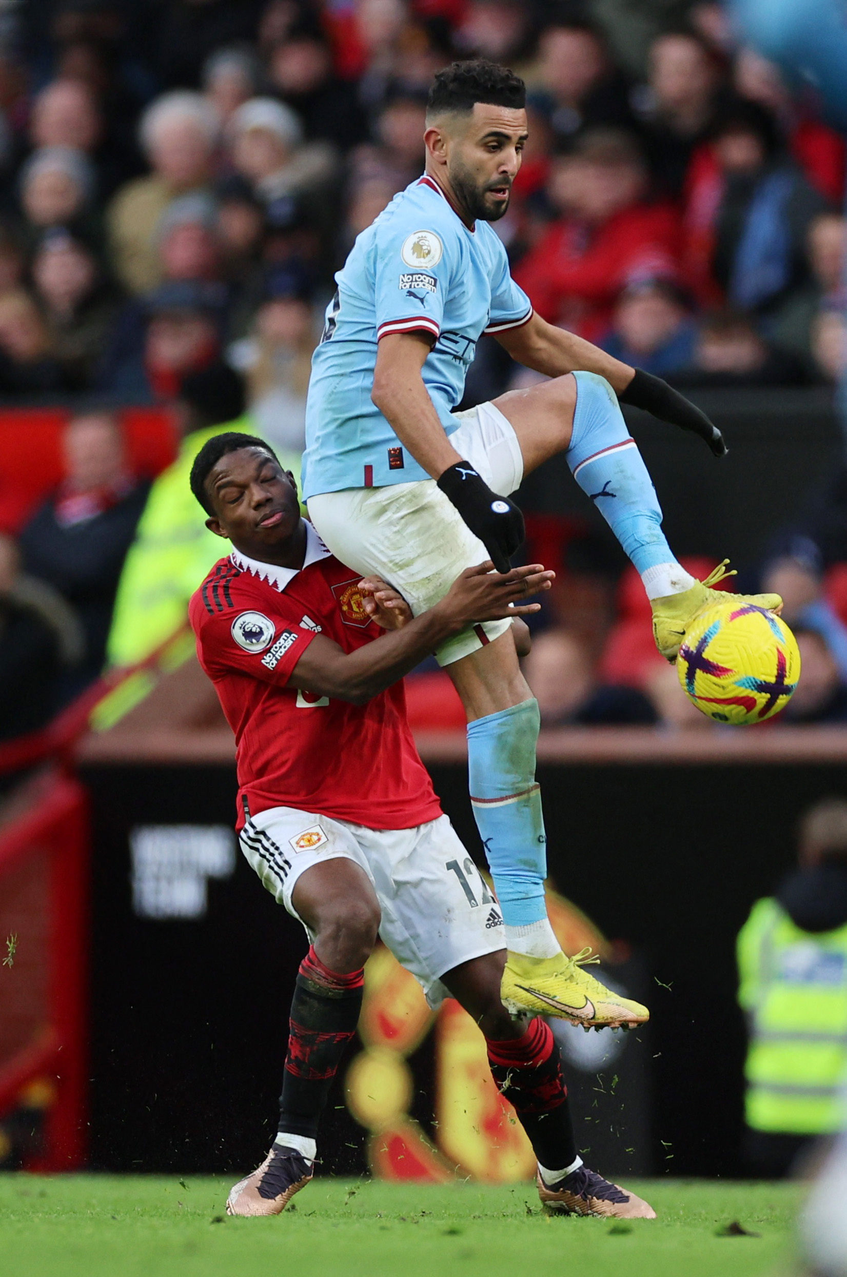 曼联队在比赛中展现出强大实力,战胜对手的简单介绍 曼联队在比赛中展现出强大实力,战胜对手的简单介绍