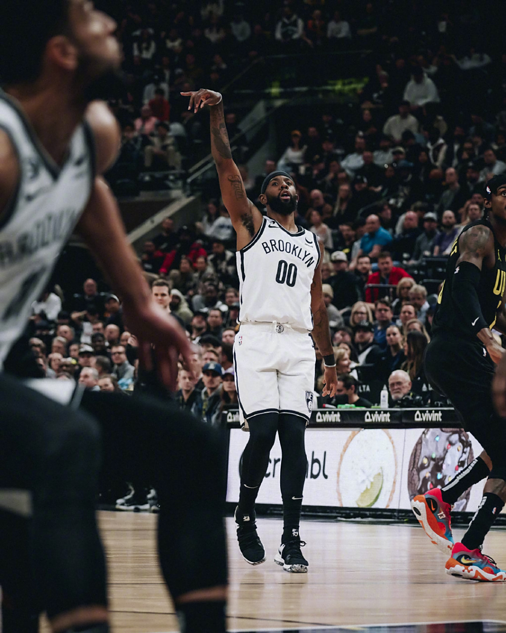 爵士击败篮网，领先全联盟