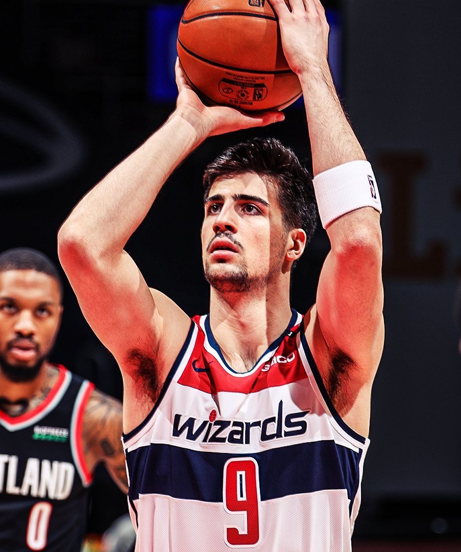 尼克斯惨遭开拓者横扫,西部强队凶猛 尼克斯惨遭开拓者横扫,西部强队凶猛