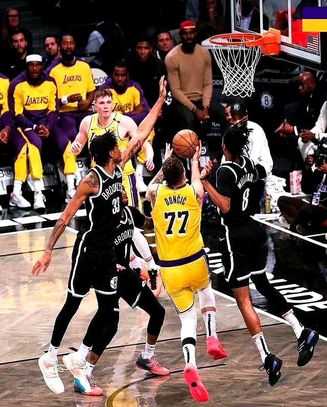 篮网主场大胜尼克斯,轻松取胜 篮网主场大胜尼克斯,轻松取胜