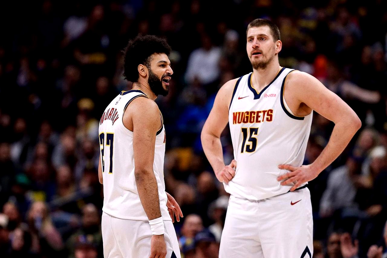 勇士负于独行侠，奎克雷25分助球队全面实力