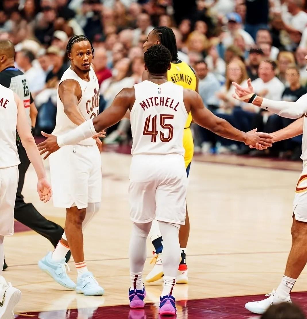 步行者主场擒马刺,实现两连胜 步行者主场擒马刺,实现两连胜