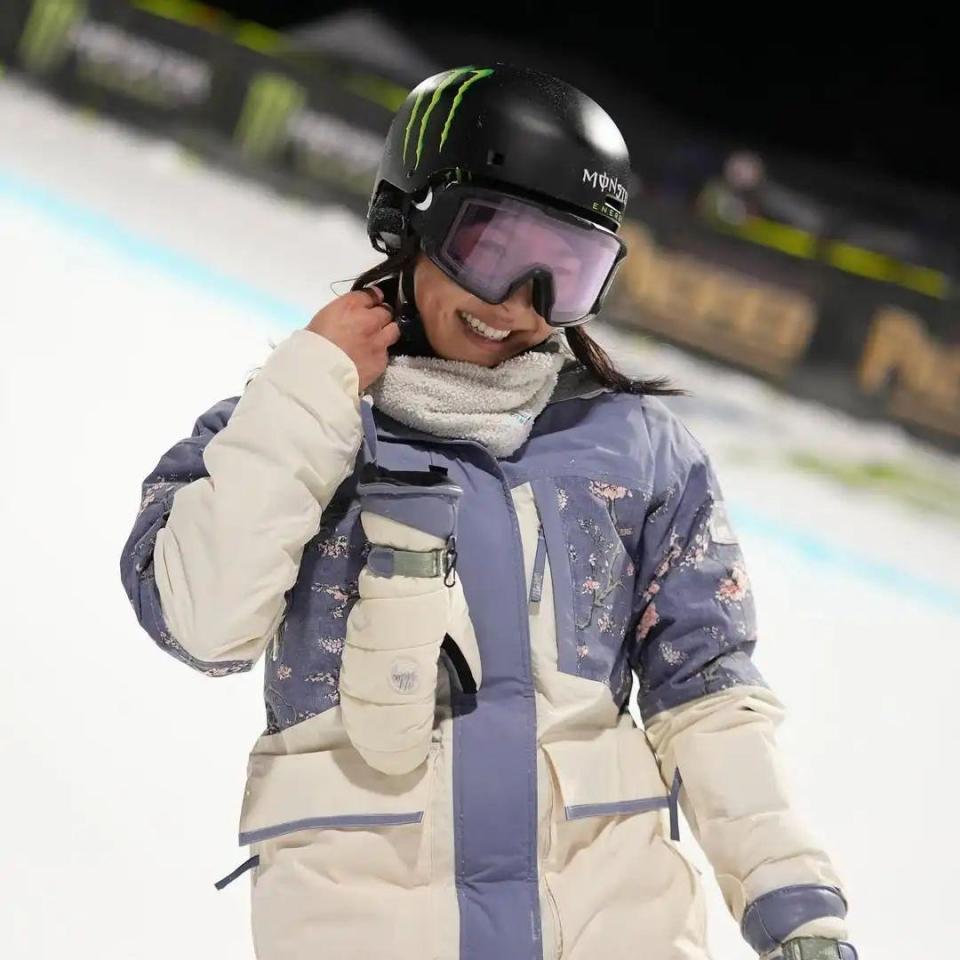 包含单板滑雪女运动员稳坐首位，夺冠成就的词条