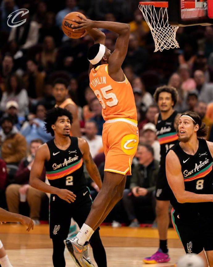 马刺力克公牛，米切尔状态火热